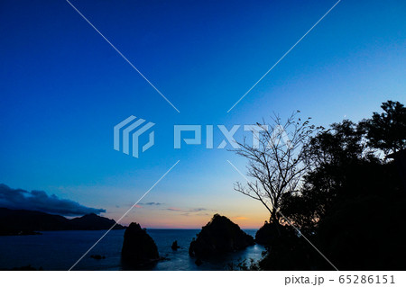 西伊豆　日没の堂ヶ島 65286151