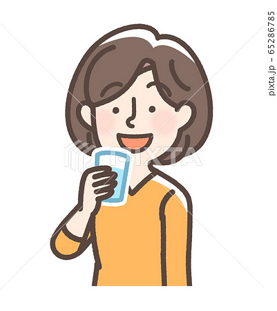 水を飲む女性 水を飲む女性 65286785