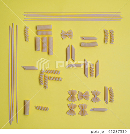 Knolling view of pasta Knolling view of pasta 65287539