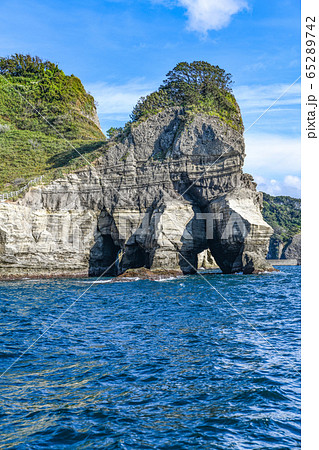 西伊豆 堂ヶ島 遊覧船で海岸線を巡る 西伊豆 堂ヶ島 遊覧船で海岸線を巡る 65289742