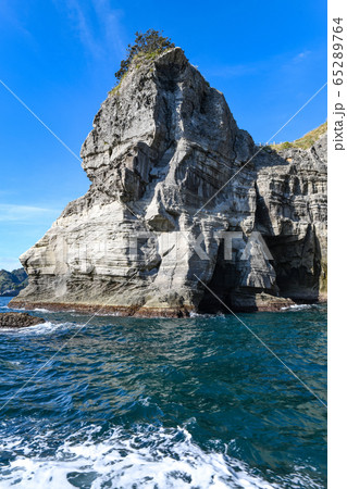 西伊豆 堂ヶ島 遊覧船で海岸線を巡る 西伊豆 堂ヶ島 遊覧船で海岸線を巡る 65289764