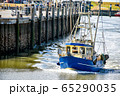 A small fishing boat enters the harbour of Busum in North Frisia in Germany. 65290035