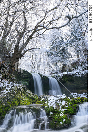 山梨_厳冬の鐘山の滝 65290704