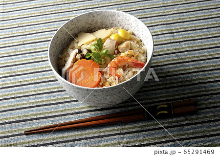 釜飯　炊き込みご飯 65291469