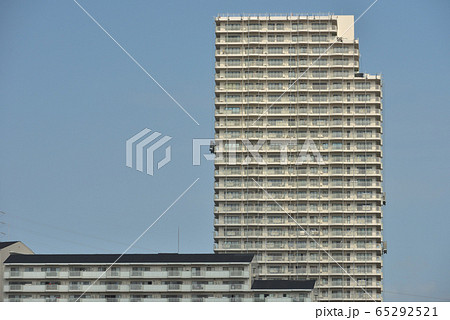 タワーマンション ゴンドラで外壁塗装の工事風景 タワーマンション ゴンドラで外壁塗装の工事風景 65292521