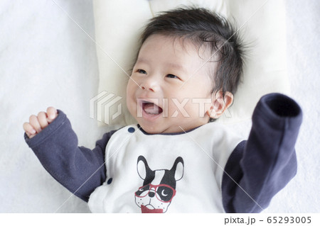 喜ぶ赤ちゃん 喜ぶ赤ちゃん 65293005