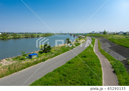 江戸川河川敷＜東京都葛飾区/新葛飾橋から市川方面を望む/2020年春＞ 65293135