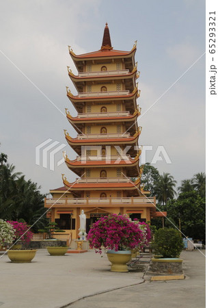 amazing tourist destination 65293321