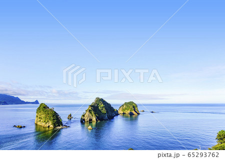 西伊豆 堂ヶ島 朝日を浴びる三四郎島 西伊豆 堂ヶ島 朝日を浴びる三四郎島 65293762