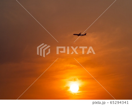 Beautiful sunset above the sea Beautiful sunset above the sea 65294341