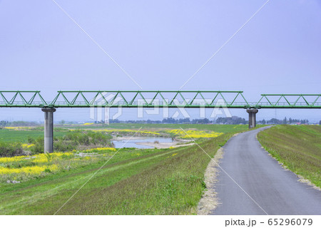 水道管 水インフラ 水道橋 配管 河川 水道管 水インフラ 水道橋 配管 河川 65296079