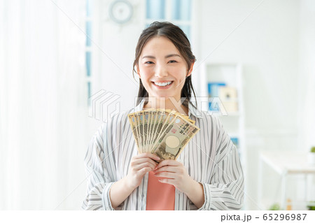 特別定額給付金 女性 特別定額給付金 女性 65296987