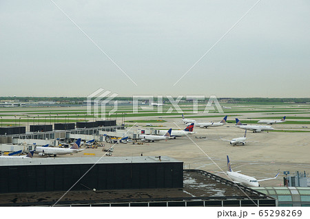 CHICAGO, ILLINOIS, UNITED STATES - MAY 11th, 2018: Several Airlines jet parking on gate position at Chicago O'Hare International Airport in the morning 65298269