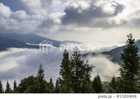 Ta Xua is a famous mountain range in northern Ta Xua is a famous mountain range in northern 65300909
