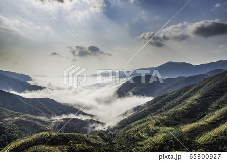 Ta Xua is a famous mountain range in northern Ta Xua is a famous mountain range in northern 65300927