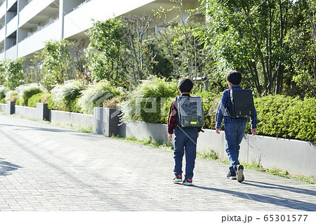 小学生 登校 下校 小学生 登校 下校 65301577