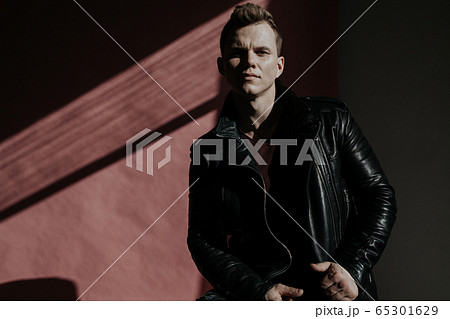 Portrait of a handsome young man in a black jacket 65301629
