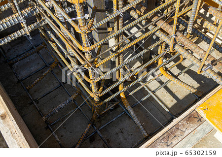 鉄筋工事　型枠　基礎柱　柱脚 65302159