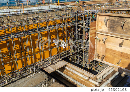 鉄筋工事　型枠　柱脚 65302168