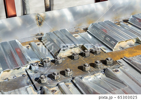 建設現場　工事現場　鉄骨工事　デッキプレート　施工 65303025