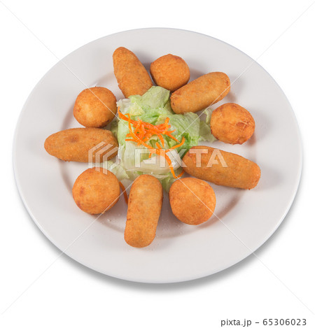 Plate of mixed ham and cod croquettes with lettuce. 65306023