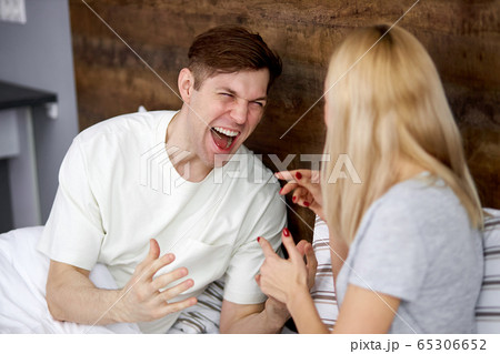 husband and wife do not understand each other husband and wife do not understand each other 65306652