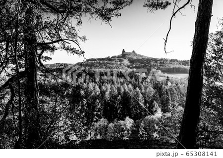 Trosky castle ruins. Two towers of old medieval castle on the hill. Landscape of Bohemian Paradise, Czech: Cesky raj, Czech Republic 65308141