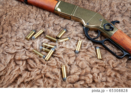 Wild west gun and ammunition 65308828