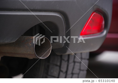 自動車のマフラー 65310140