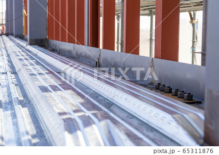 建設現場　鉄骨工事　コン止め　デッキプレート　施工 65311876