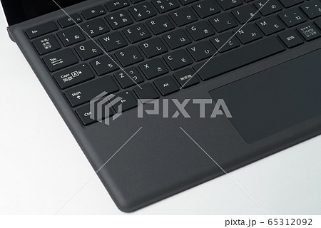 タブレットにもなる薄型のラップトップ(ノートパソコン) タブレットにもなる薄型のラップトップ(ノートパソコン) 65312092