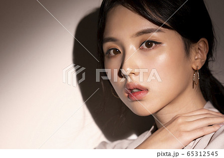 女性 女 女の子 65312545