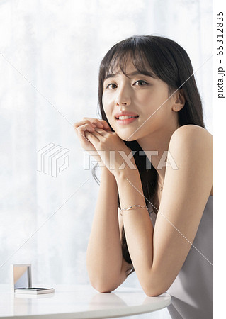 ビューティー 女性 女 65312835