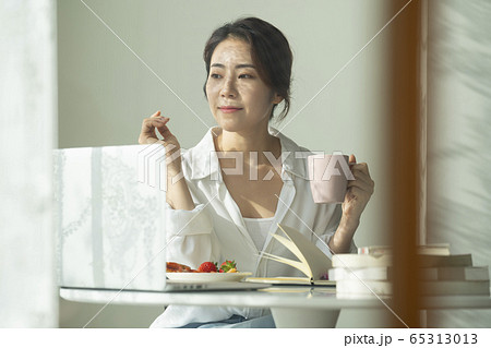 女性 女 女の子 65313013