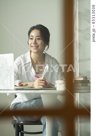 ライフスタイル 女性 女 65313036
