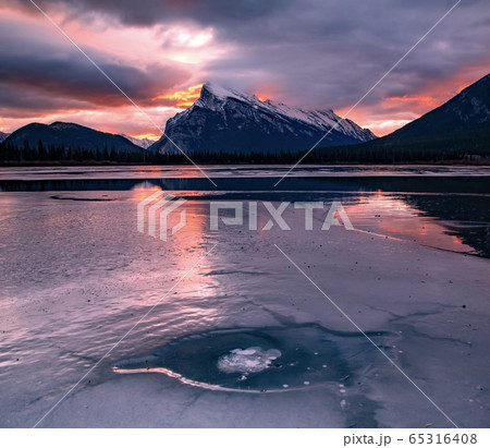 朝日が気分を上げてくれる！ 65316408