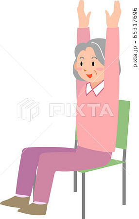 体操するシニア女性 65317696