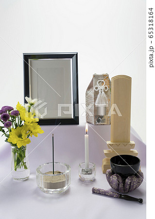 後飾り　喉仏と祭壇イメージ 65318164