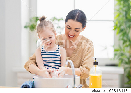 girl and her mother are washing hands girl and her mother are washing hands 65318413