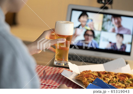 家飲み オンライン飲み会 イメージ 家飲み オンライン飲み会 イメージ 65319043