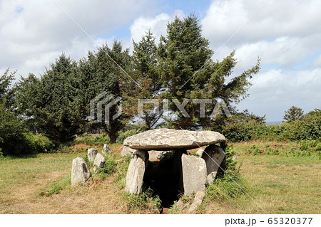 Dolmen - gallery grave of Ile Grande, France 65320377