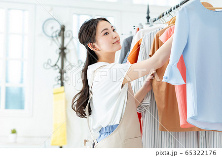 女性 ショップ 接客 女性 ショップ 接客 65322176