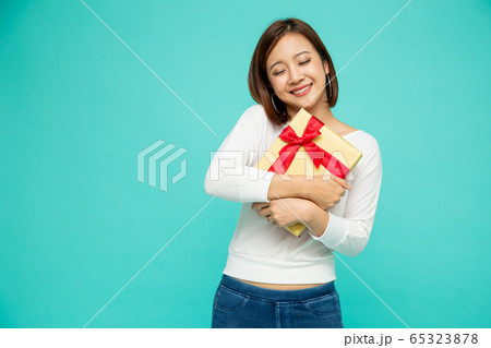 Happy beautiful asian woman smile with gold gift 65323878