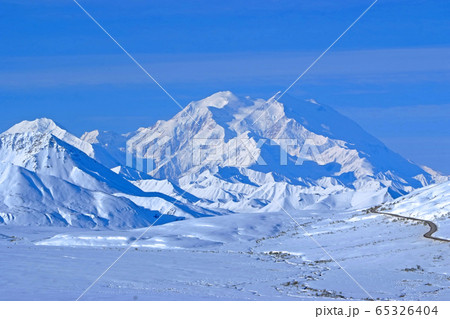 屹立するデナリ 65326404