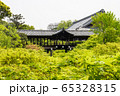京都東福寺 新緑に包まれた通天橋 65328315