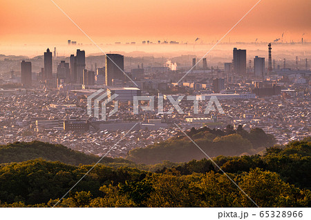 《神奈川県》早朝の神奈川近郊の眺め・橋本駅のタワーマンション郡 65328966