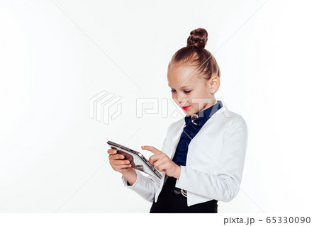 little girl looks at business Lady tablet computer little girl looks at business Lady tablet computer 65330090