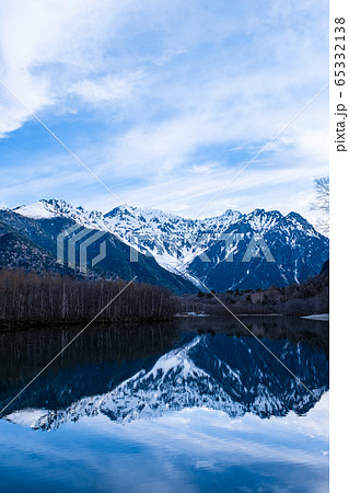 大正池から望む穂高連峰(5月上旬:朝) 大正池から望む穂高連峰(5月上旬:朝) 65332138