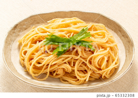 たらこスパゲティ(大葉トッピング)。 65332308