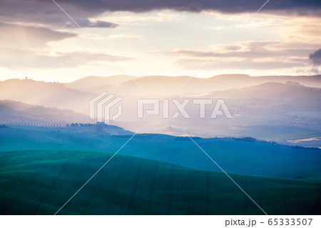 Early spring morning in Tuscany, Italy 65333507